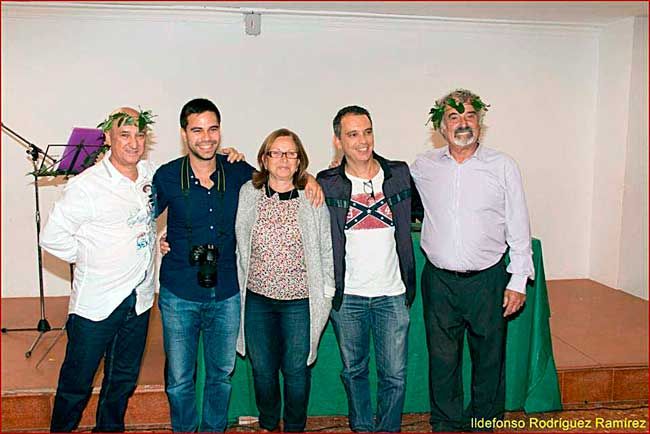 gloria-sastre-y-su-hijo-mayor-pablo-y-el-menor-luis-junto-a-neron-y-seneca-650px