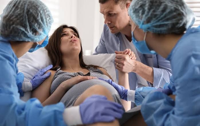 OBSTRUCTED LABOR: RISKS FOR MOTHER AND BABY