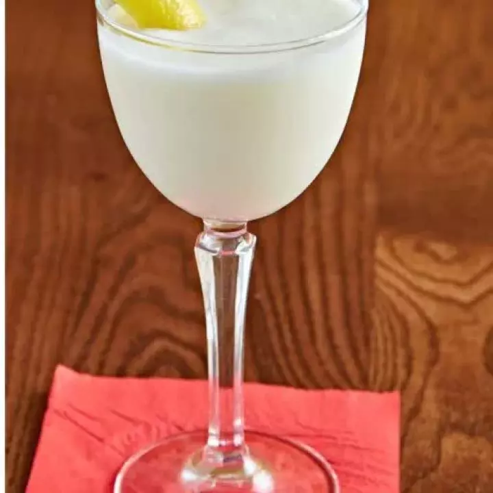 Limon Chiffon Pie