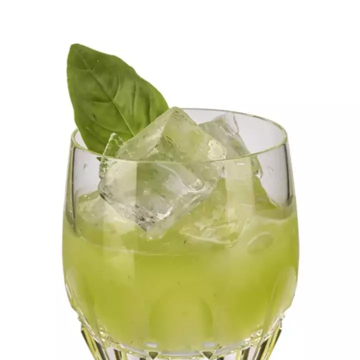 Gin Basil Smash (no added sugar & low-calorie)
