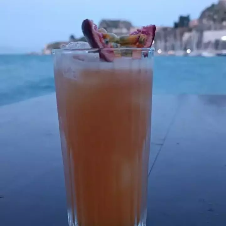 Anakatostra