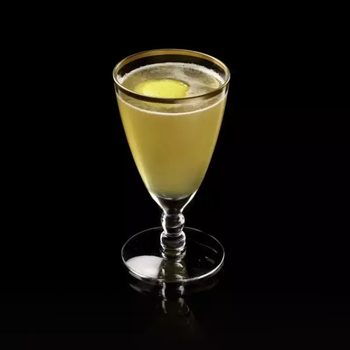 Between The Sheets No.2 (brandy + gin + triple sec)