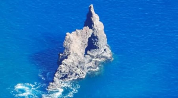 Roque Bonanza, al sureste de la Isla de El Hierro fotografiado desde la cumbre de la isla, Foto #JorgeMirandaCREATIVO