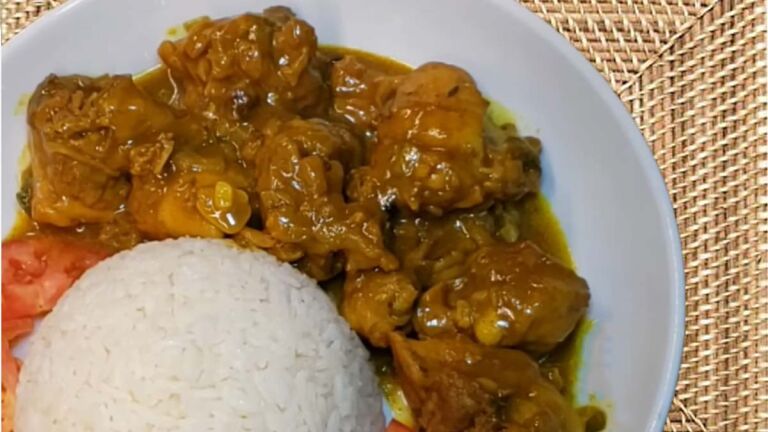 curry chicken with white rice