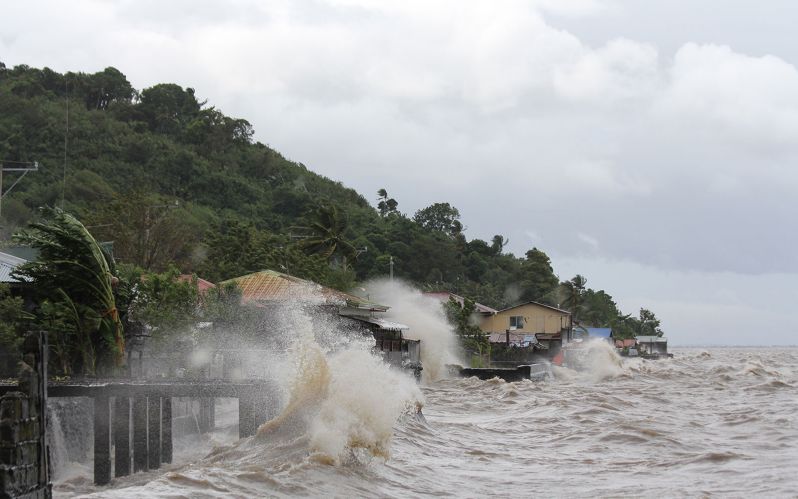 Philippines embraces super Typhoon Haiyan