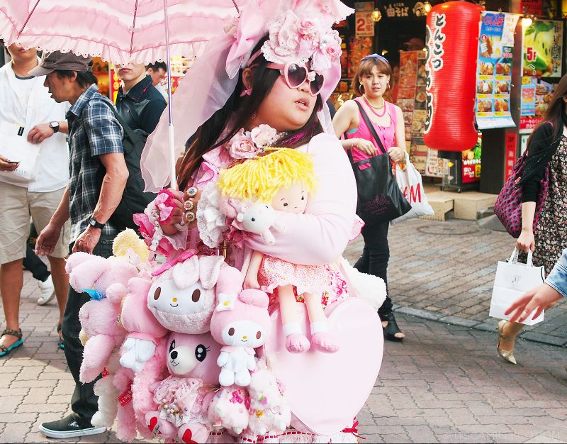 2NE1 Dara's Stuffed Animal Pants!