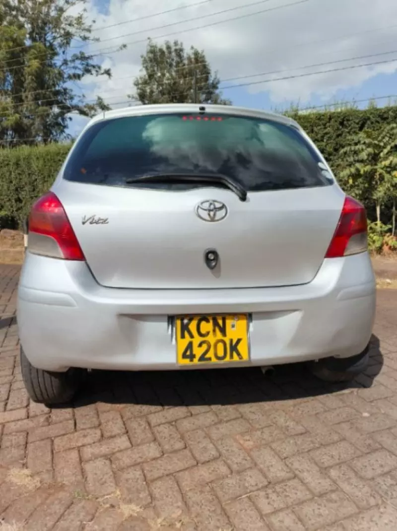 TOYOTA Vitz   - 2010