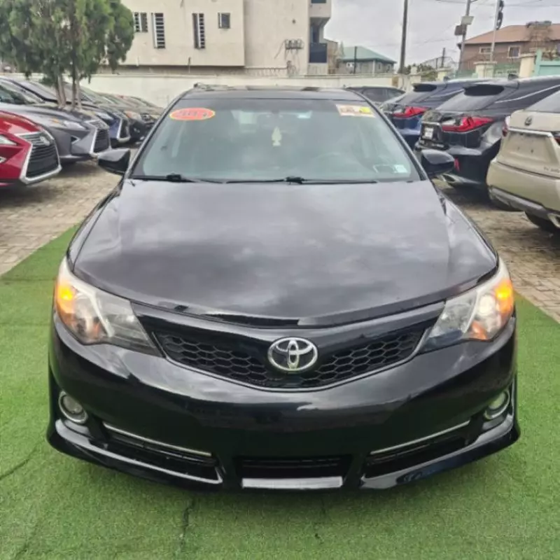 Toyota Camry   - 2014