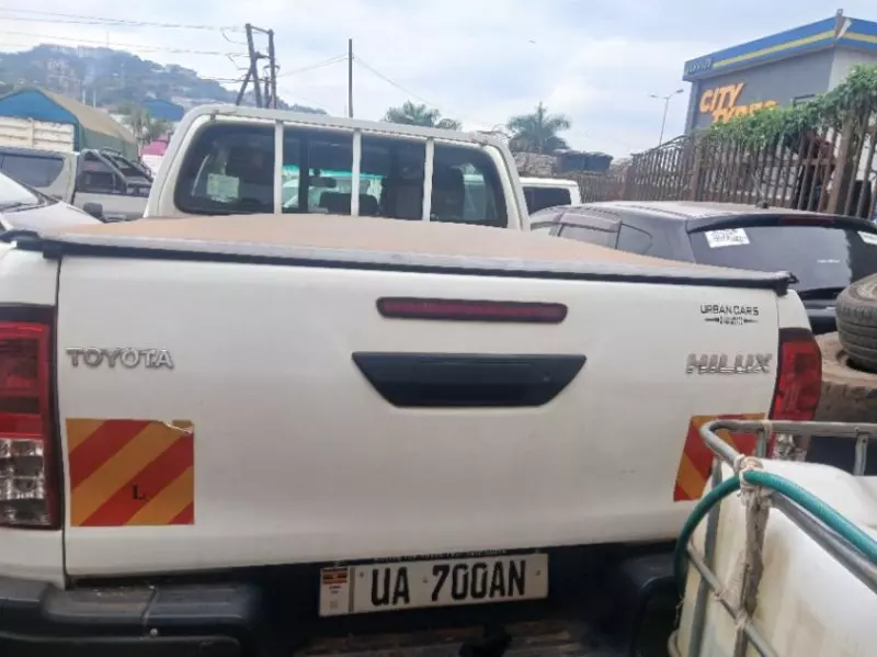 Toyota Hilux   - 2012