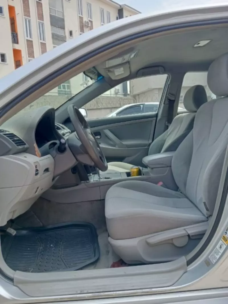 Toyota Camry   - 2010