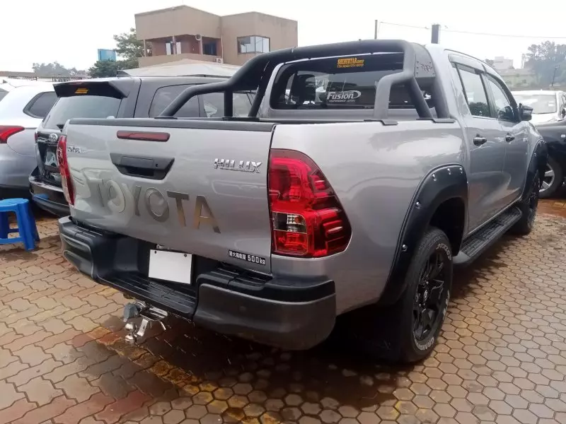 Toyota Hilux   - 2019