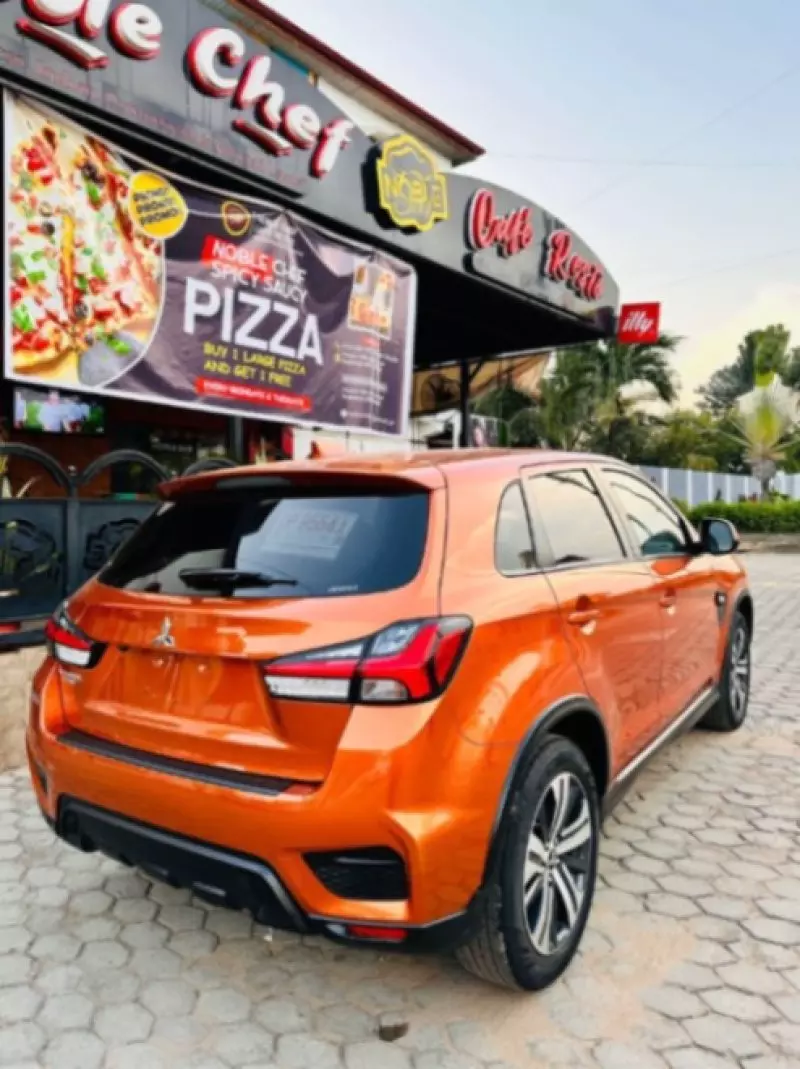 Mitsubishi Outlander Sport   - 2023