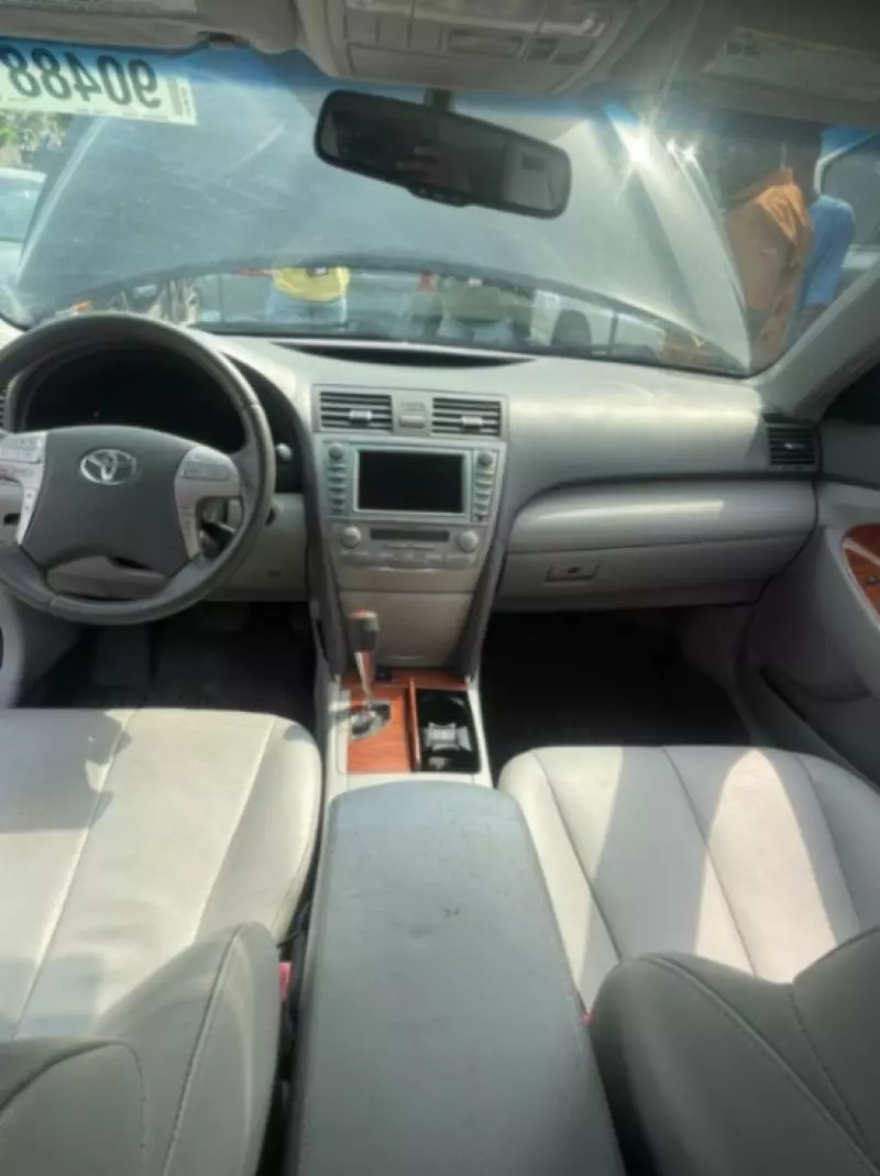 Toyota Camry   - 2011