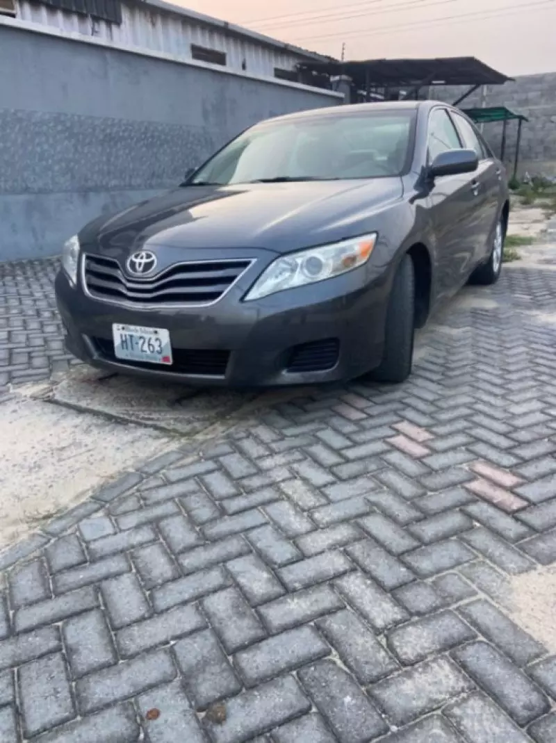 Toyota Camry   - 2011