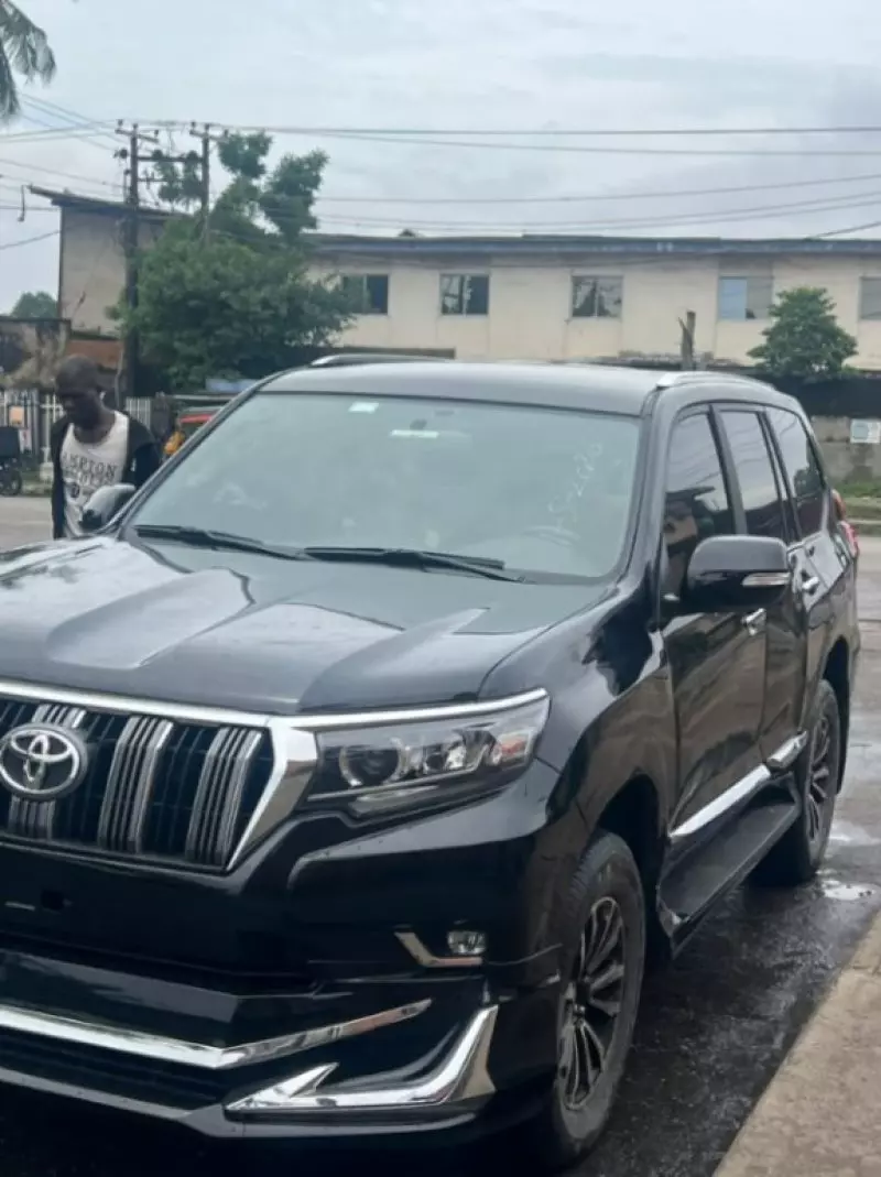 TOYOTA Prado   - 2010