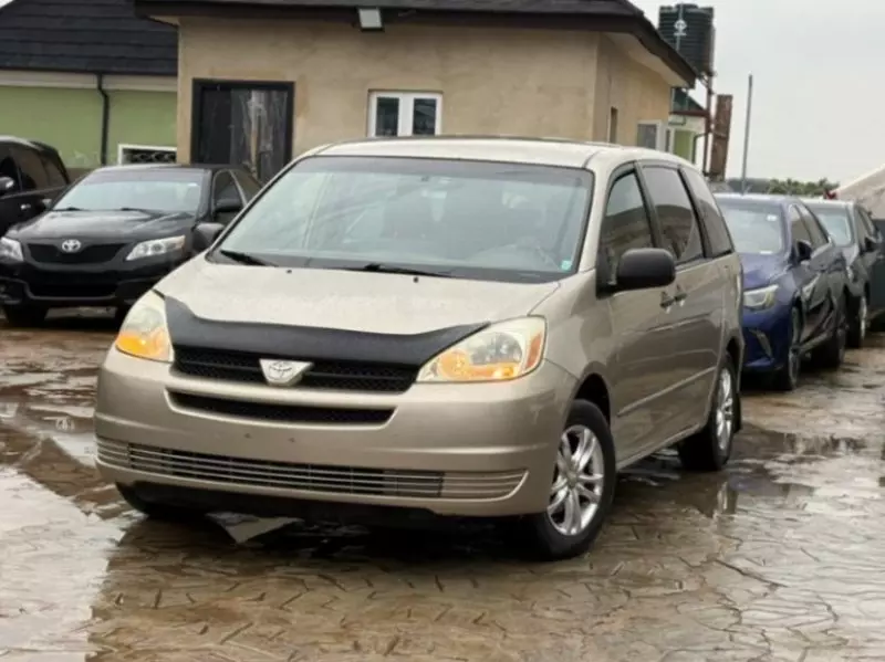 TOYOTA Sienna   - 2004