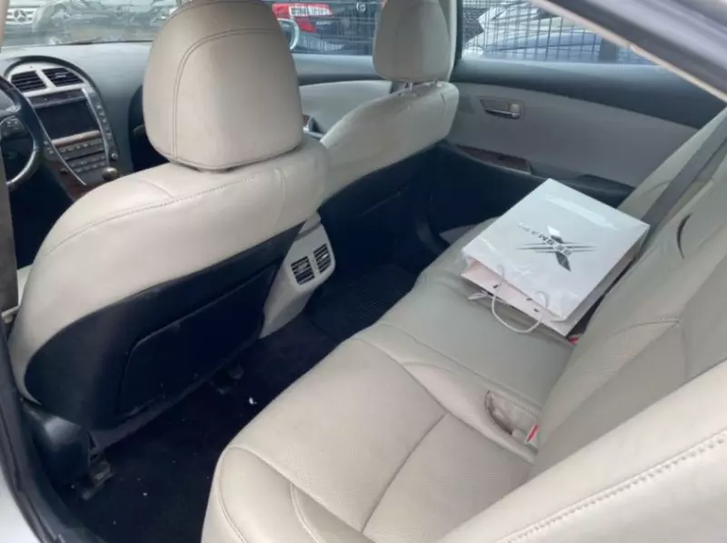 Lexus ES 350   - 2010