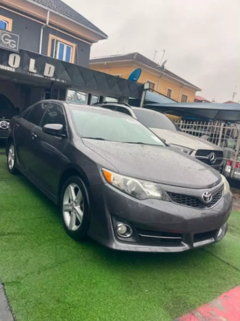 TOYOTA Camry - 2013