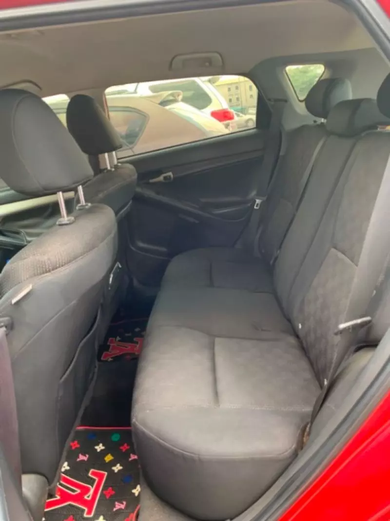 Pontiac Vibe   - 2010