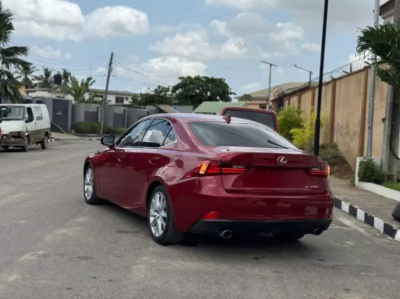 Lexus IS   - 2015
