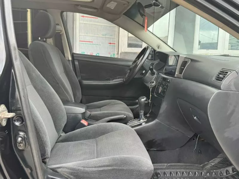 Toyota corolla   - 2004