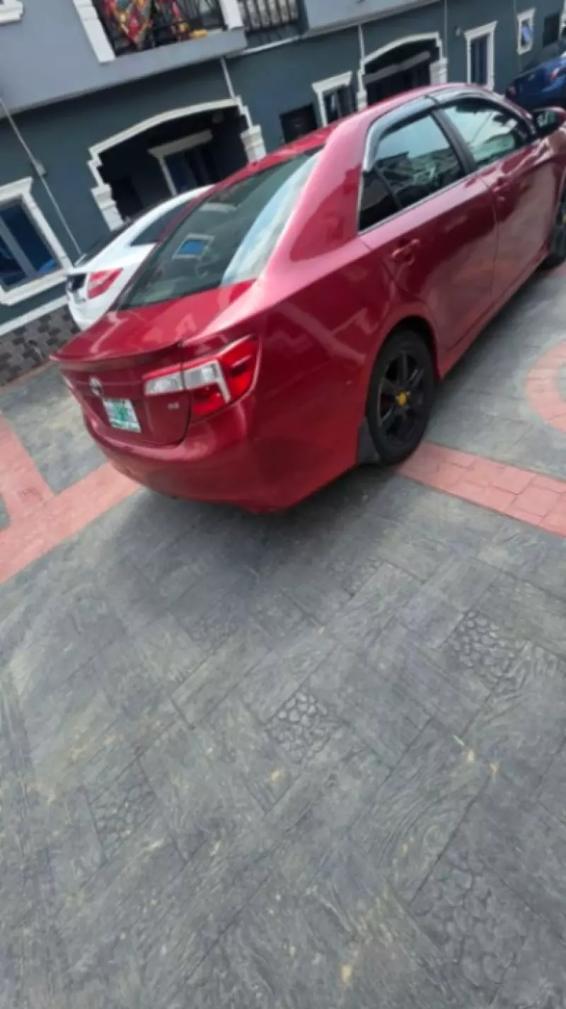 TOYOTA Camry - 2012