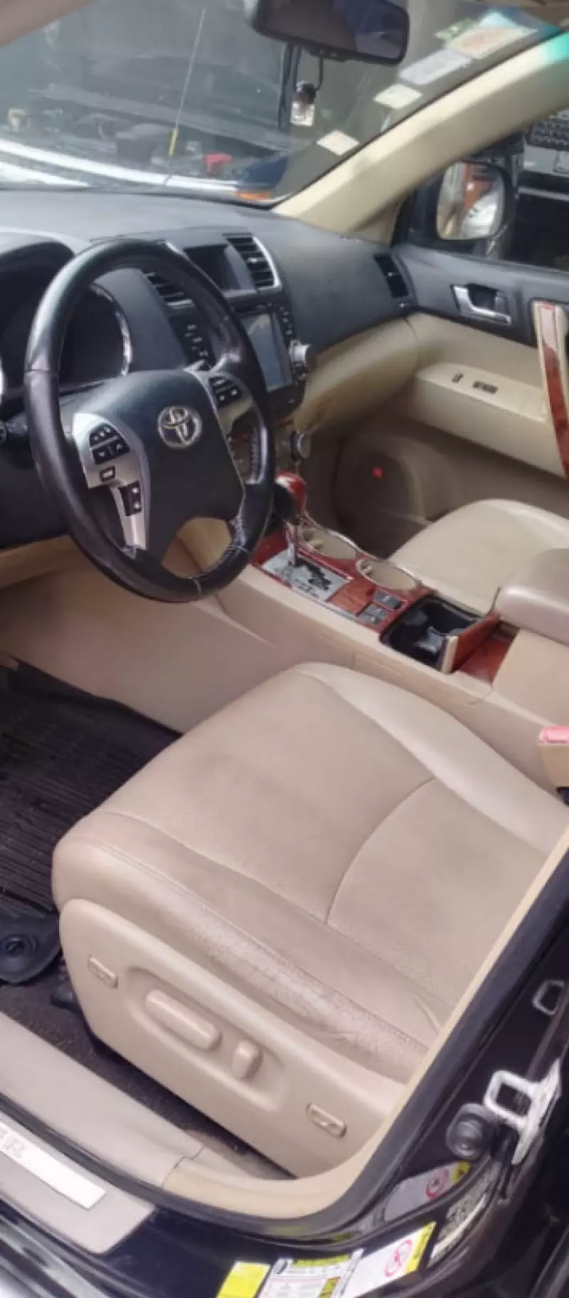 Toyota Highlander   - 2012
