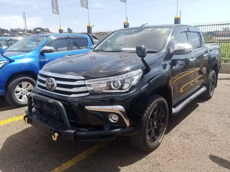 Toyota Hilux   - 2019
