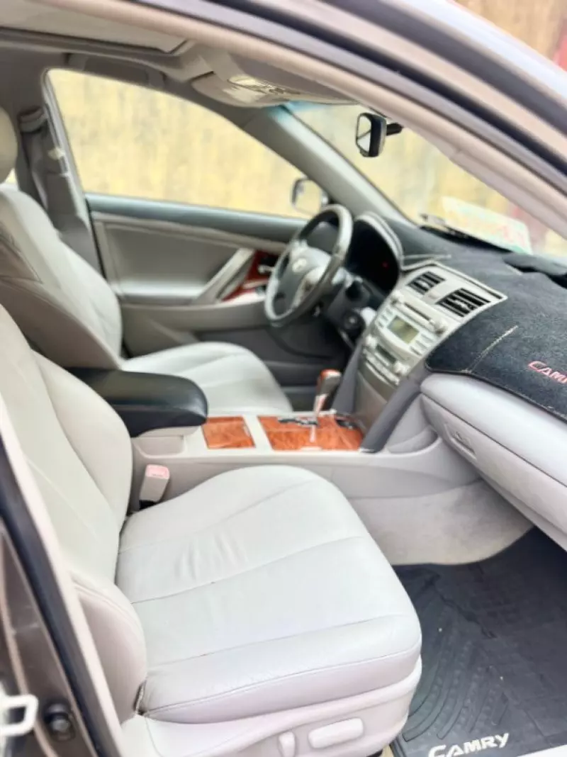 Toyota Camry   - 2009