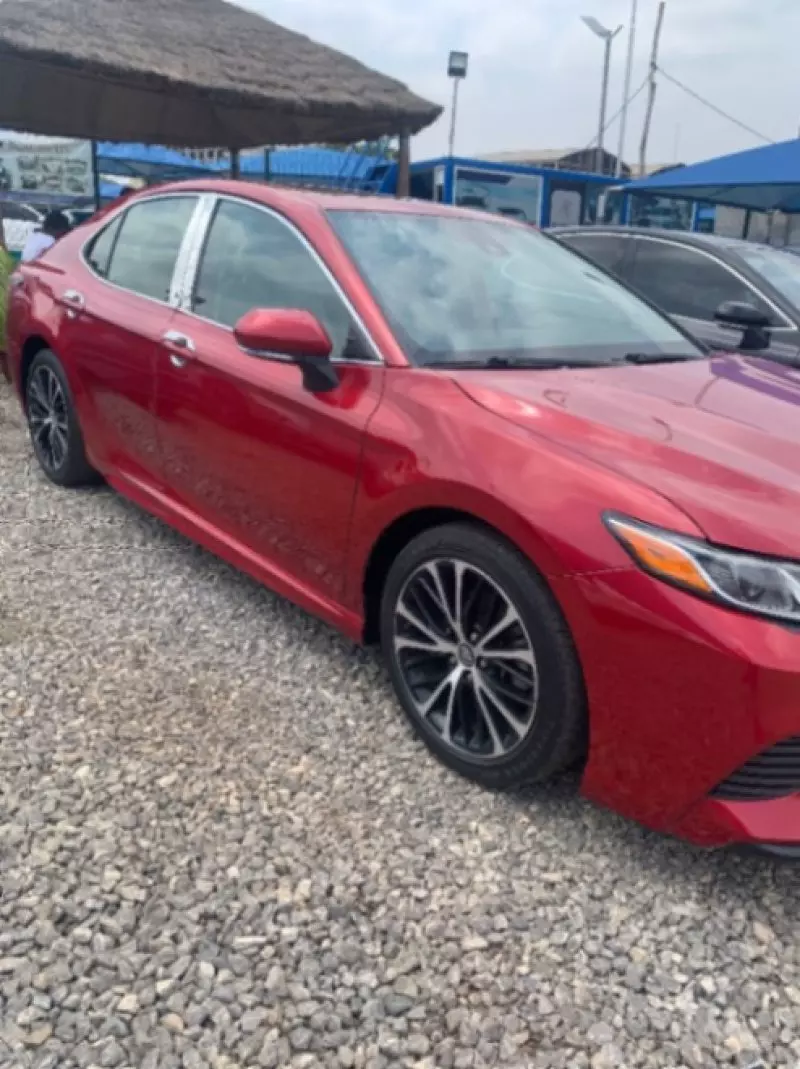 Toyota Camry - 2019