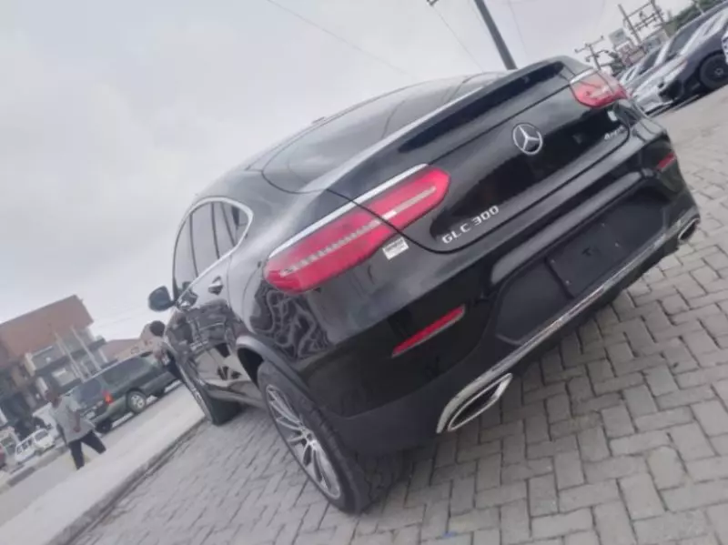 Mercedes-Benz GLC 300   - 2017