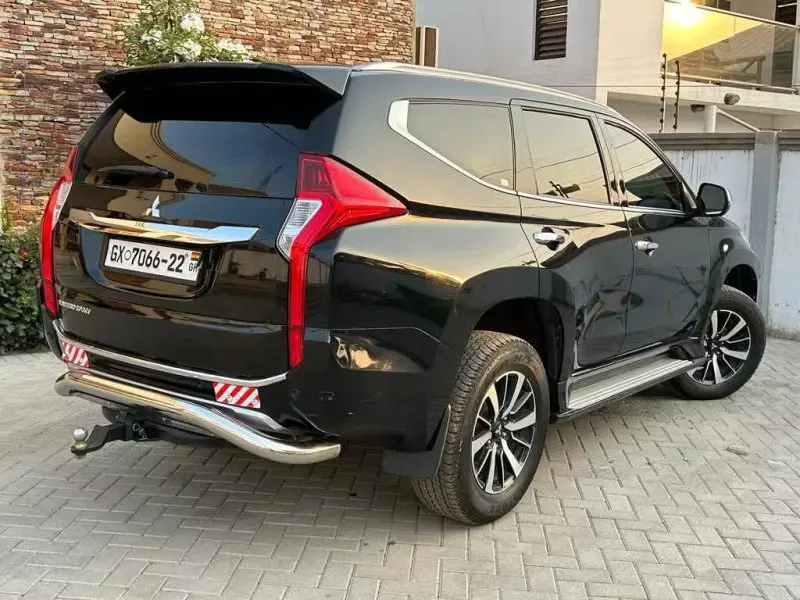 Mitsubishi Montero Sport   - 2017