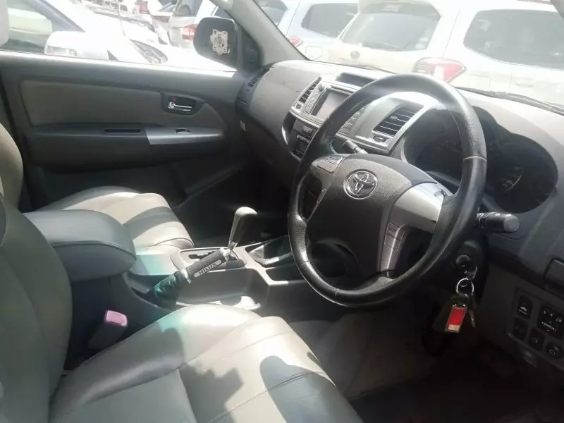 Toyota Hilux   - 2012