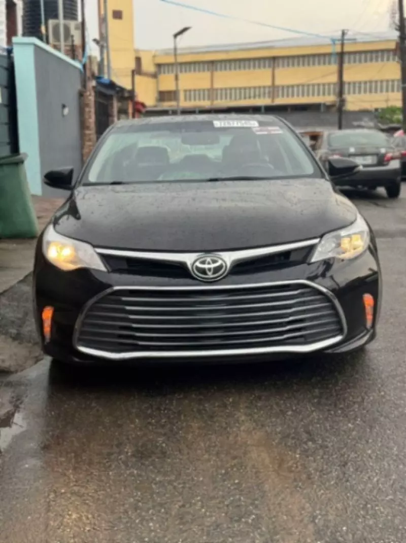 Toyota Avalon   - 2013