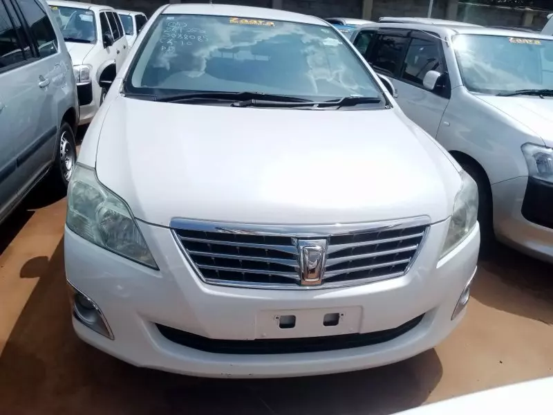 Toyota Premio    - 2014