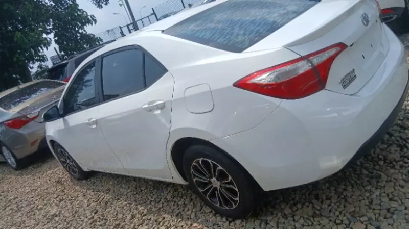 TOYOTA Corolla   - 2015