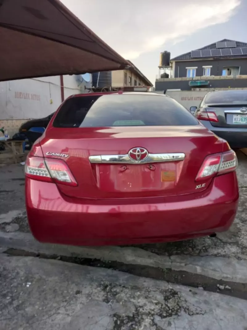 Toyota Camry   - 2011