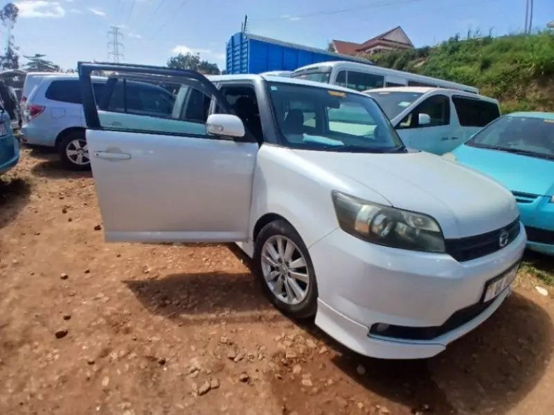 Toyota rumion   - 2010