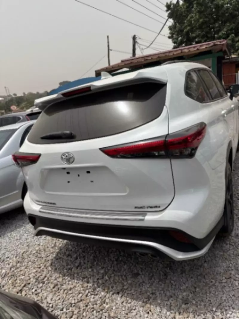 Toyota Highlander   - 2023