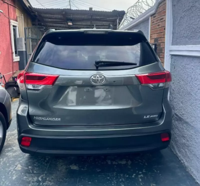 Toyota Highlander   - 2015