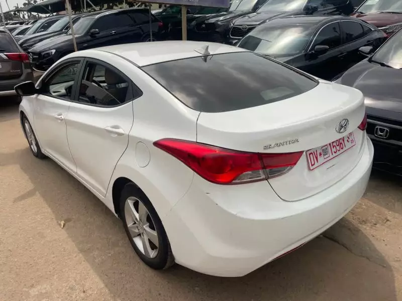 Hyundai Elantra - 2013
