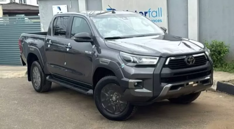 Toyota Hilux   - 2022