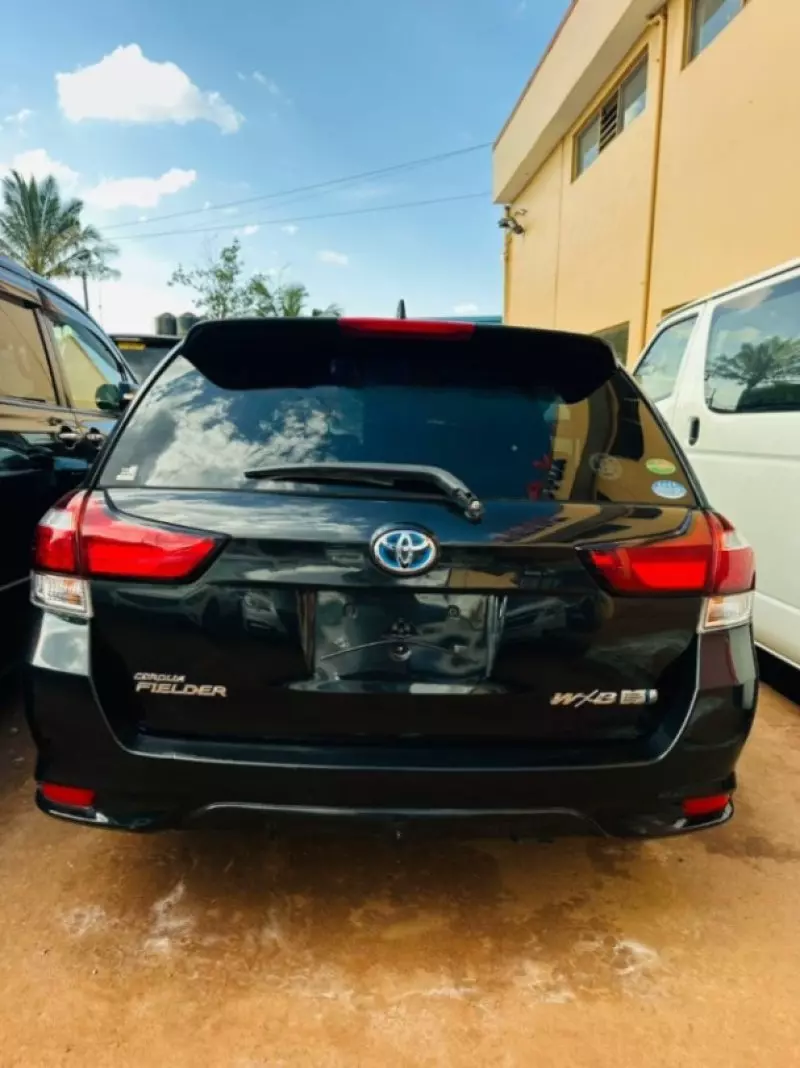 TOYOTA Fielder hybrid    - 2016
