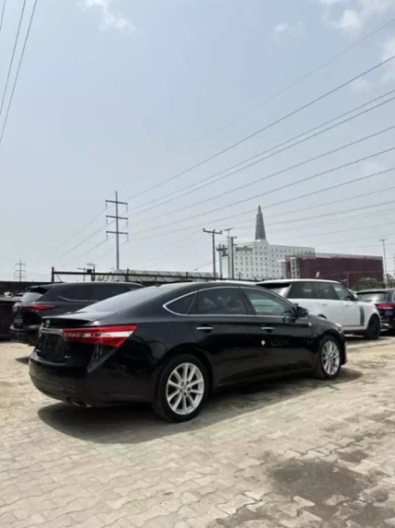 Toyota Avalon   - 2013
