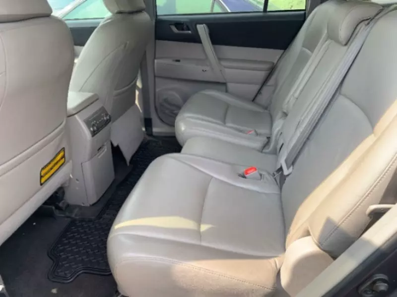 Toyota Highlander   - 2013