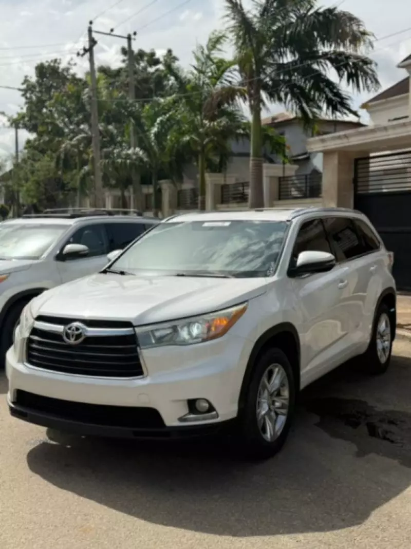 Toyota Highlander   - 2015