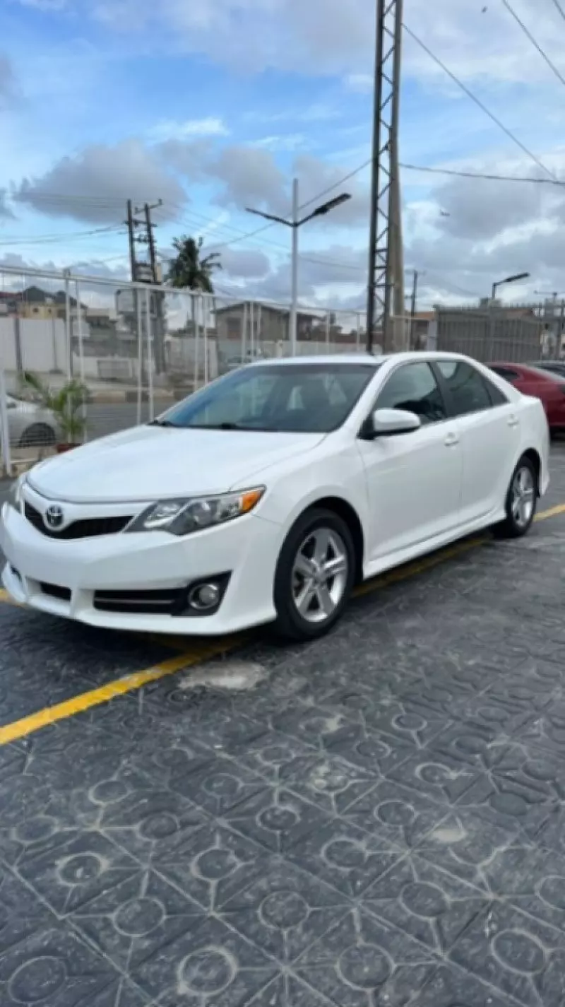 TOYOTA Camry - 2012