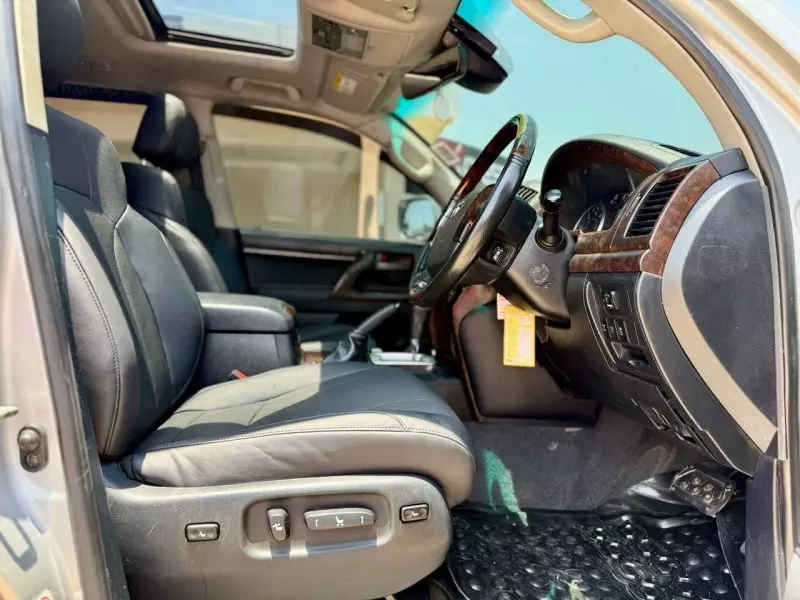 Toyota Land Cruiser V8   - 2012