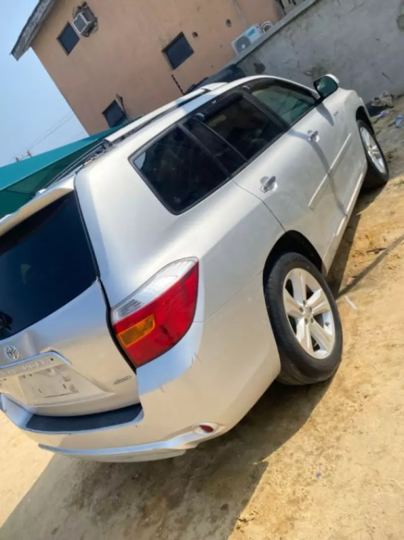 Toyota Highlander   - 2010