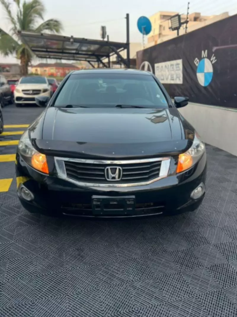 Honda Accord   - 2010